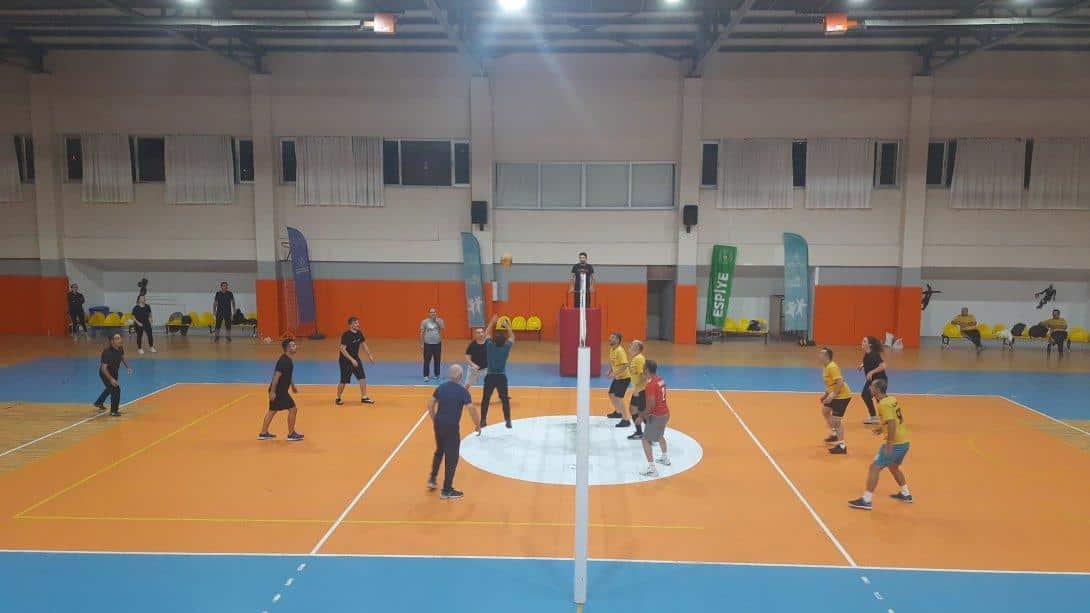 KURUMLAR ARASI VOLEYBOL TURNUVASI BAŞLADI