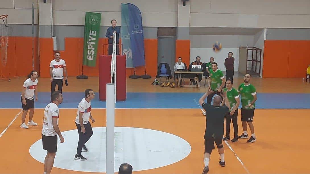 VOLEYBOL TURNUVASI SONA ERDİ