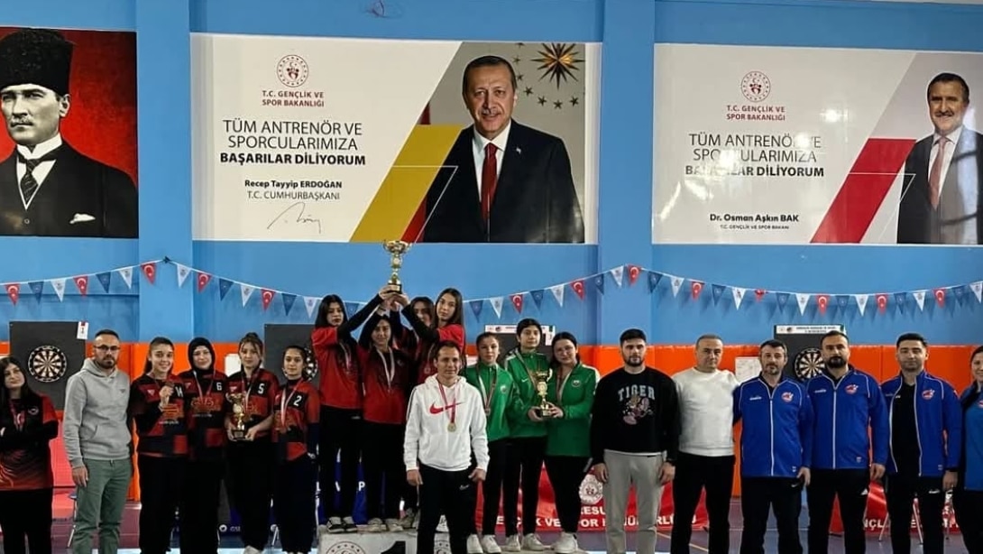 OKUL SPORLARI GENÇ KIZLAR DART  İL  MÜSABAKALARINDA İLÇEMİZ ŞEHİT CENGİZ SARIBAŞ MESLEKİ VE TEKNİK ANADOLU LİSESİ KIZ TAKIMI İL ŞAMPİYONU OLDU