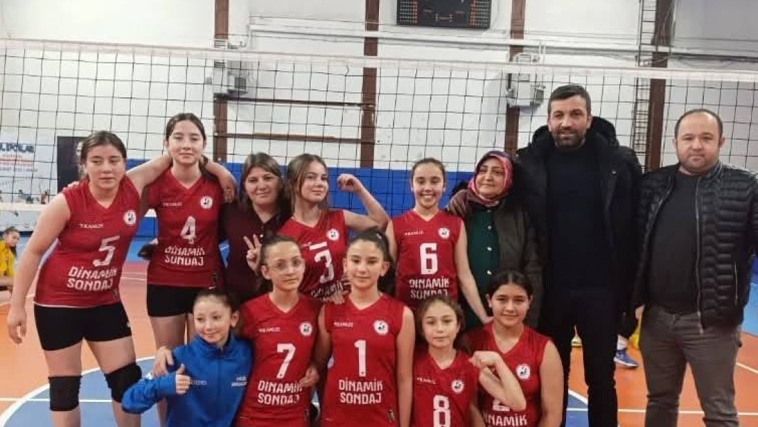 ATATÜRK ORTAOKULU KÜÇÜK KIZLAR VOLEYBOL TAKIMI TÜRKİYE YARI FİNALİNDE