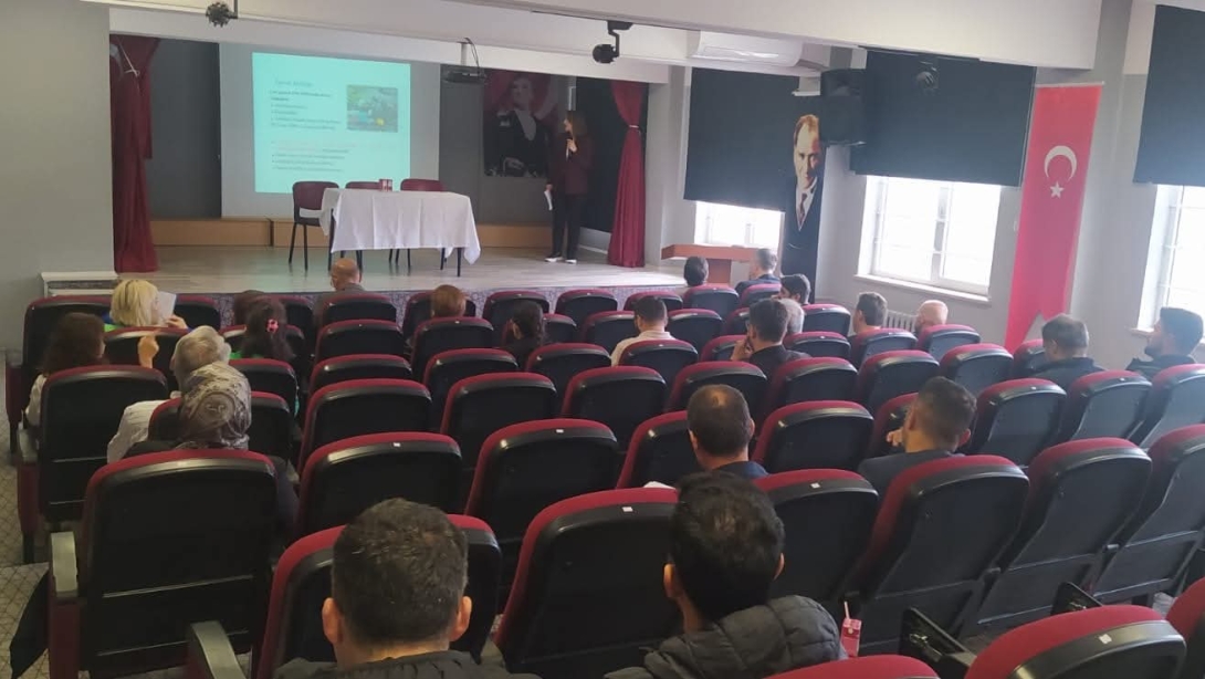 İLÇEMİZDEKİ OKUL VE KURUM İDARECİLERİNE VE OKUL SIFIR ATIK SORUMLUSU ÖĞRETMENLERE YÖNELİK 
